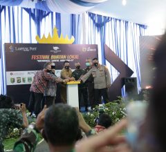 Warek 4 Menghadiri Festival Budaya HUT 46 Lampost