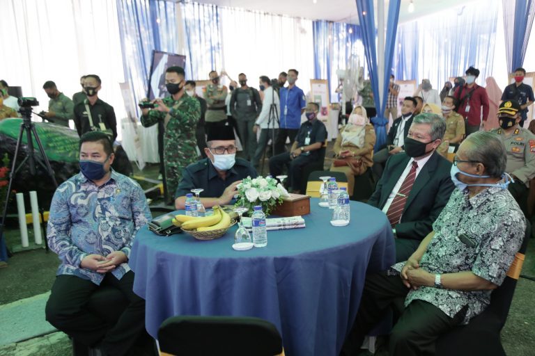 Prof. Suharso Hadiri Festival Budaya HUT 46 Lampost