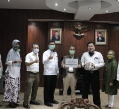 Rektor Terima Perwakilan Sivitas Akademika Unila dalam Rangka Penyerahan Infak Masjid Alwasii
