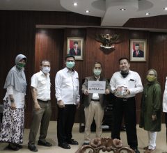 Rektor Terima Perwakilan Sivitas Akademika Unila dalam Rangka Penyerahan Infak Masjid Alwasii