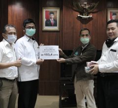 Rektor Terima Perwakilan Sivitas Akademika Unila dalam Rangka Penyerahan Infak Masjid Alwasii