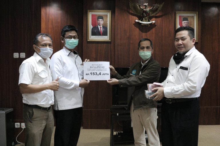 Rektor Terima Infak Alwasii dari Sivitas Akademika Unila