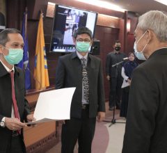 Penyerahan SK Profesor/Guru Besar Prof. Dr. Wahyu Sasongko, S.H., M.H.