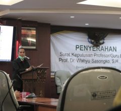 Penyerahan SK Profesor/Guru Besar Prof. Dr. Wahyu Sasongko, S.H., M.H.