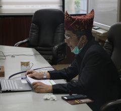 Rektor Menjadi Narasumber Semnas Daring “Penguatan Eksistensi Pembelajaran Bahasa, Sastra, dan Budaya Daerah di Masa New Normal”
