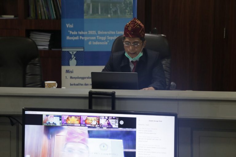 Rektor Pembicara Semnas Penguatan Pembelajaran Bahasa