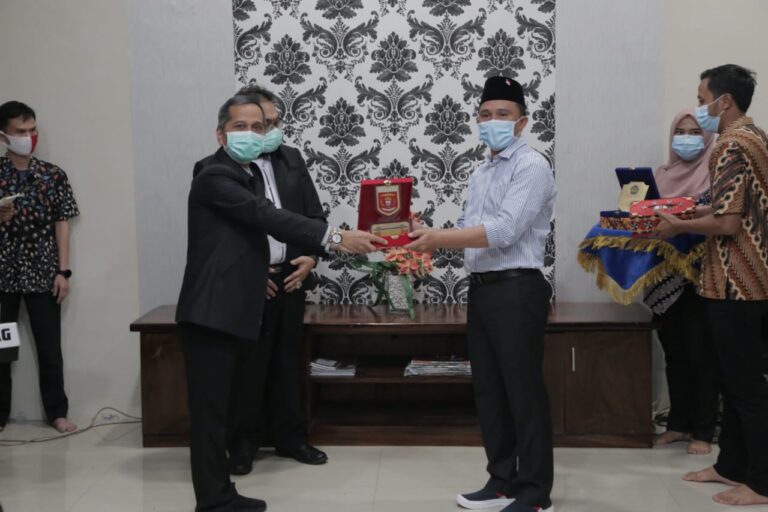 Universitas Lampung dan Pemkab Lambar Tanda Tangani 7 PKS