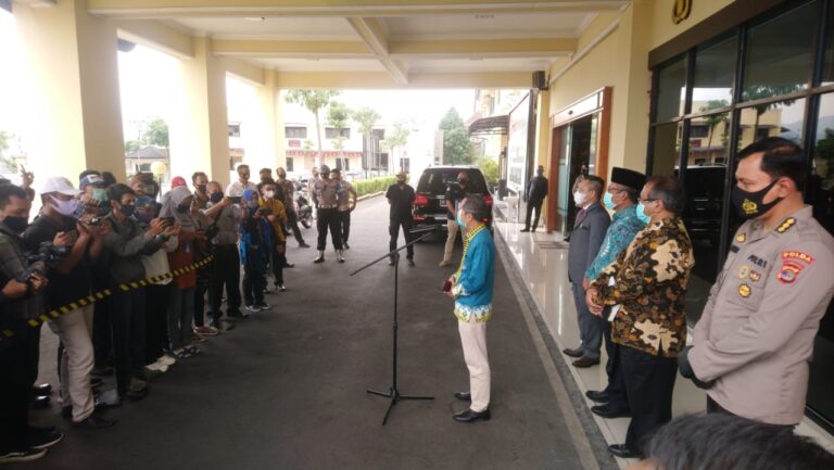 Rektor Penuhi Undangan Gubernur Lampung Bahas Aksi Pergerakan Mahasiswa