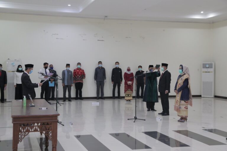 Rektor Lantik Dekan FISIP dan Dekan FH