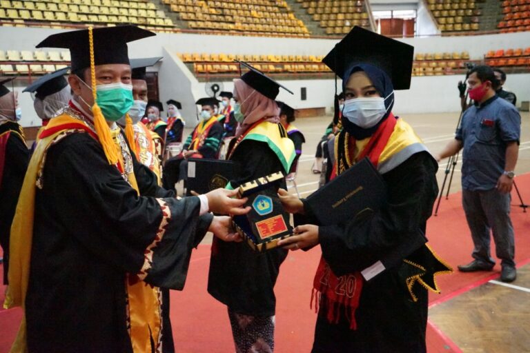 1.228 Mahasiswa Unila Ikuti Prosesi Wisuda Periode II TA 2020/2021