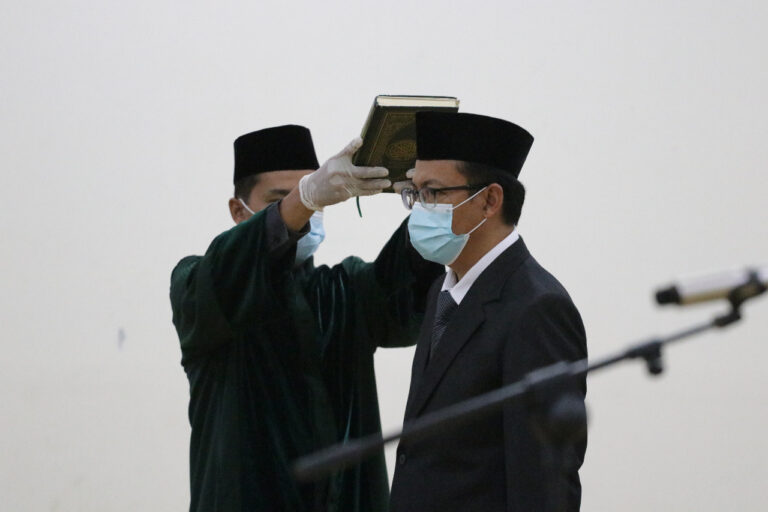 Rektor Lantik Kepala BPHM dan 6 Pejabat Fungsional Unila