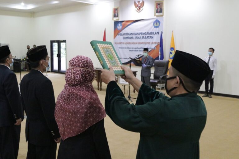 Rektor Lantik 20 Pejabat Fungsional Ahli Muda