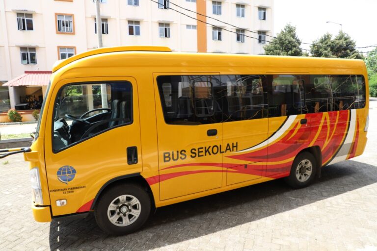 Unila Terima Satu Bus Bantuan Menhub