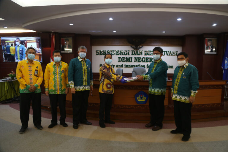 Rektor Serahkan POK Unit Kerja Tahun 2021 