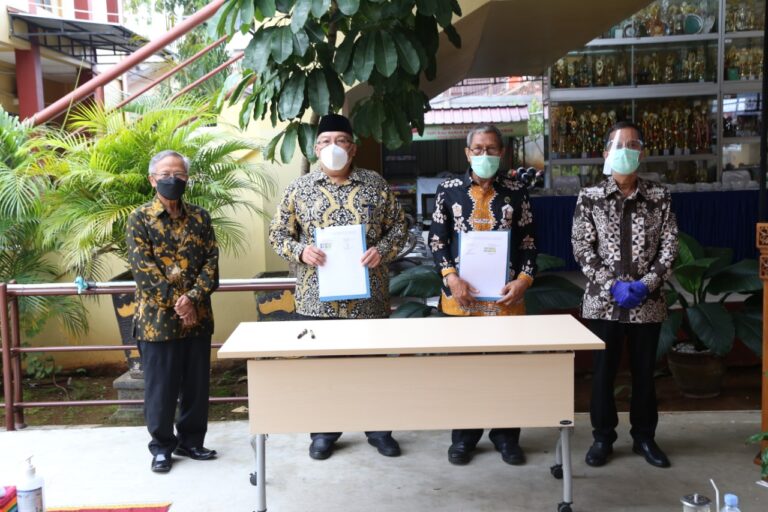 Rektor Hadiri Serah Terima Aset Yayasan Pendidikan Unila