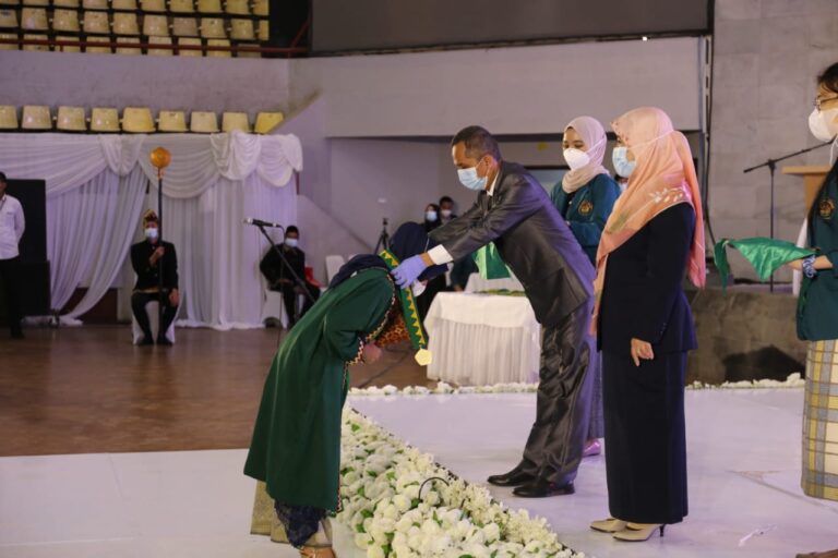 184 Mahasiswa Kedokteran Lakukan Pengambilan Sumpah