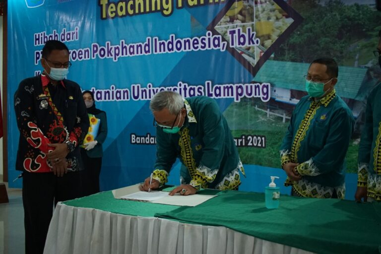 Peresmian Teaching Farm-Closed House Hibah PT CPI