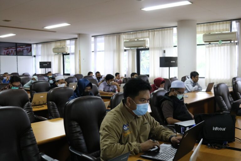 Pelatihan Pemanfaatan LMS dalam Pembelajaran Daring