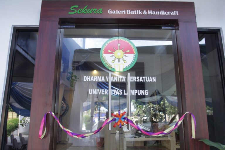 Rektor Resmikan Pembukaan Galeri Batik Sekura