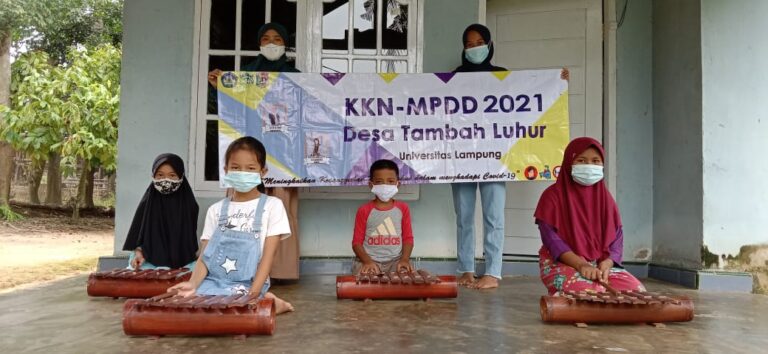 Lestarikan Alat Musik Lampung, Dua Mahasiswa Kenalkan Gamolan Pekhing