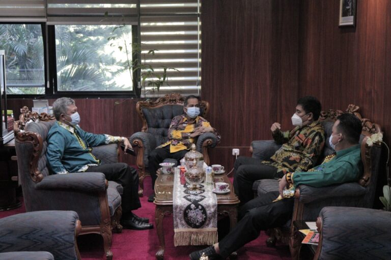 Rektor Terima Audiensi Dirprolitbang Semen Baturaja