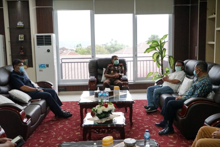 Warek BUK dan Tim Legal Gelar Audiensi dengan Kejati Lampung