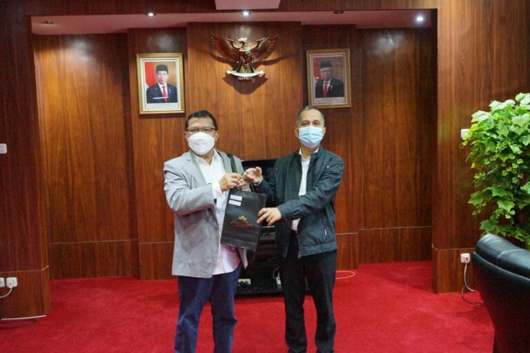 Pindah Tugas, Pincab BRI Tanjungkarang Berpamitan dengan Rektor