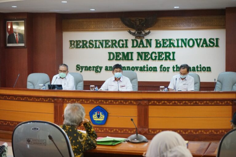 Warek BUK Pimpin Pertemuan Pengelolaan Perumdin Unila