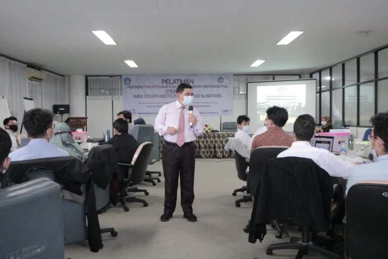 Prof. Yulianto Narasumber Pelatihan Pekerti