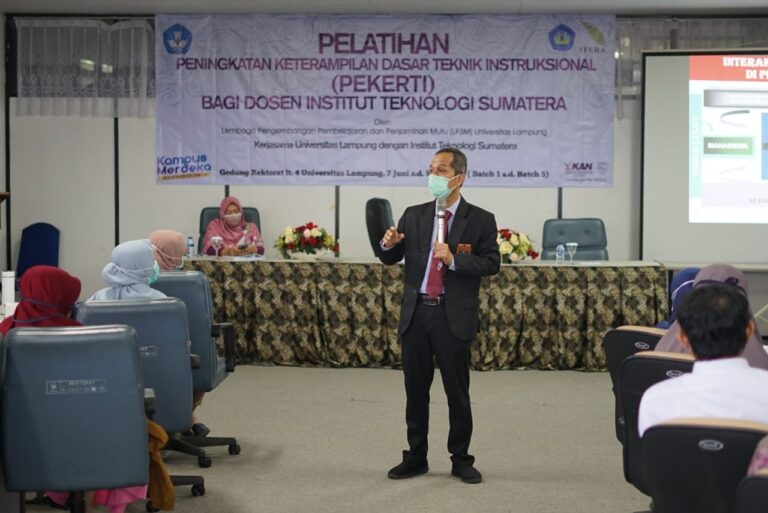 Rektor Narasumber Pelatihan Pekerti bagi Dosen Itera