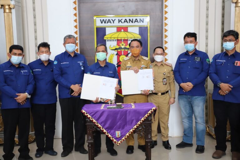 Rektor Tinjau Lokasi Pendirian Kampus Unila di Waykanan