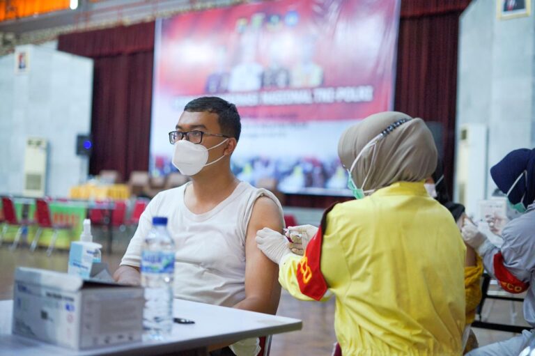 Vaksinasi Gelombang Ketiga Sasar Keluarga Besar Unila ⁣