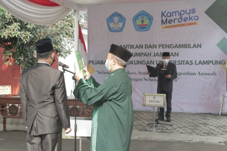 Rektor Lantik Wadek Bidang Kemahasiswaan dan Alumni FEB