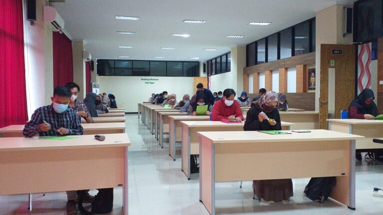 66 Mahasiwa Ikuti Perjanjian Penerima Beasiswa Research and Teaching Assistant Program Magister