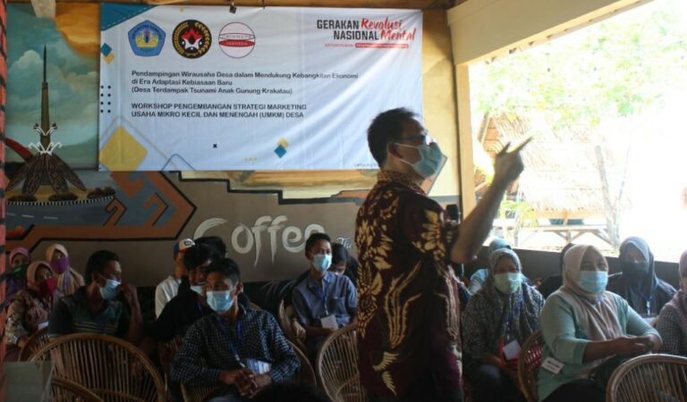 Unila Gelar Workshop Kebangkitan Ekonomi bagi Warga Desa Kunjir