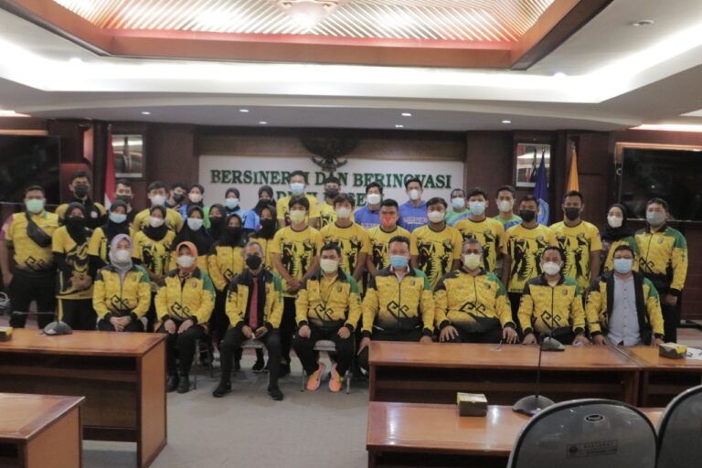 Rektor Dukung Kontingen Mahasiswa Berlaga pada PON XX Papua