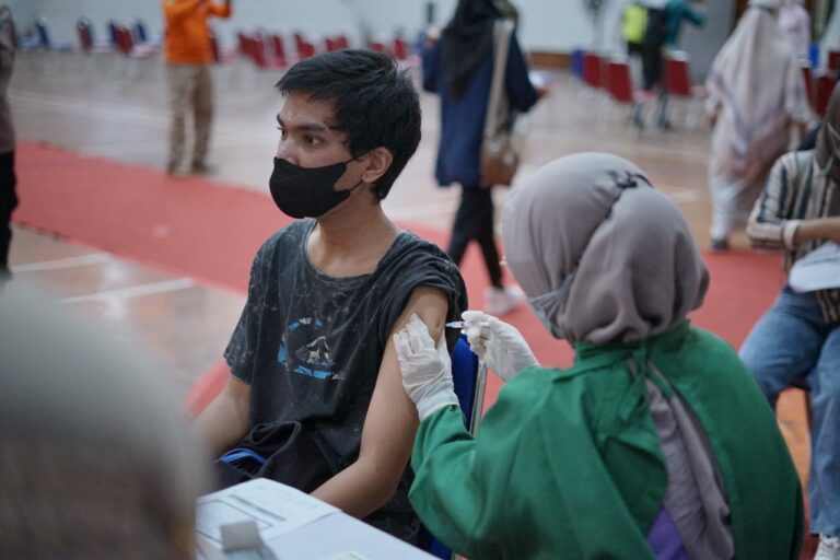 Unila Selenggarakan Vaksinasi Batch 6 Dosis Pertama