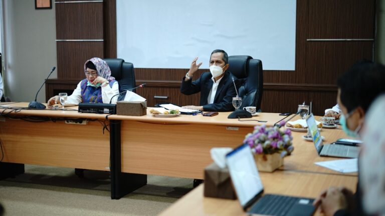 Rektor Lakukan Kunjungan Kerja ke FISIP Unila