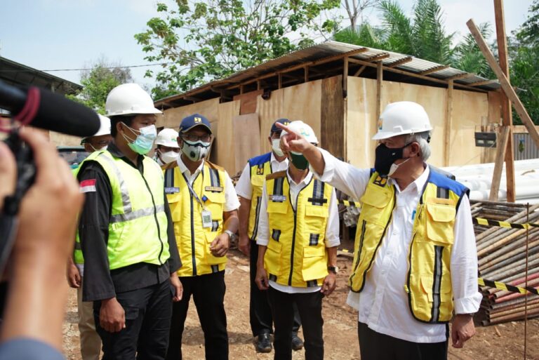 Menteri PUPR Tinjau Pembangunan Rusunawa Unila