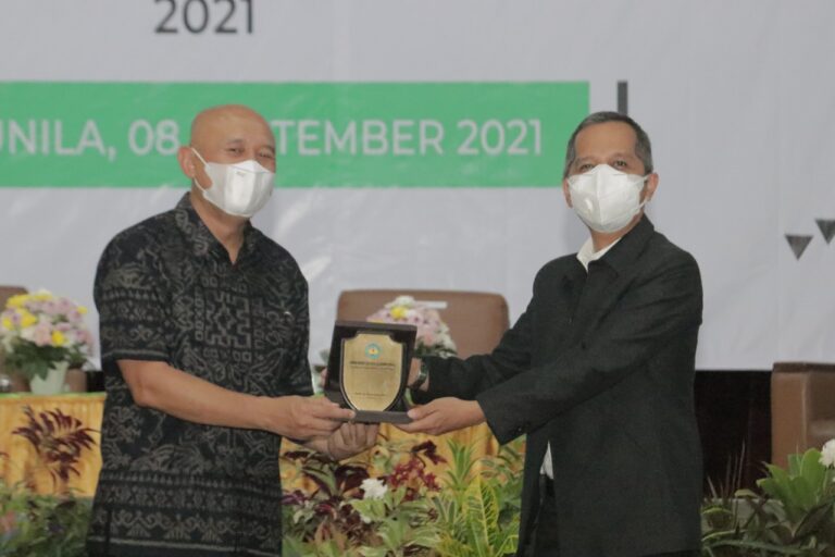 Penyerahan Bantuan Pengembangan Inkubator dari Kementerian Koperasi dan UKM