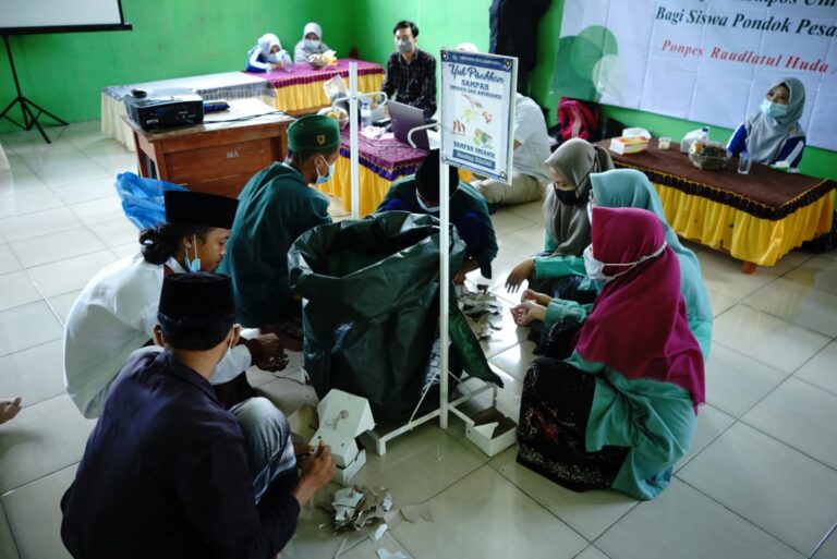 DWP Unila Kunjungi Ponpes Raudlatul Huda Al Islamy