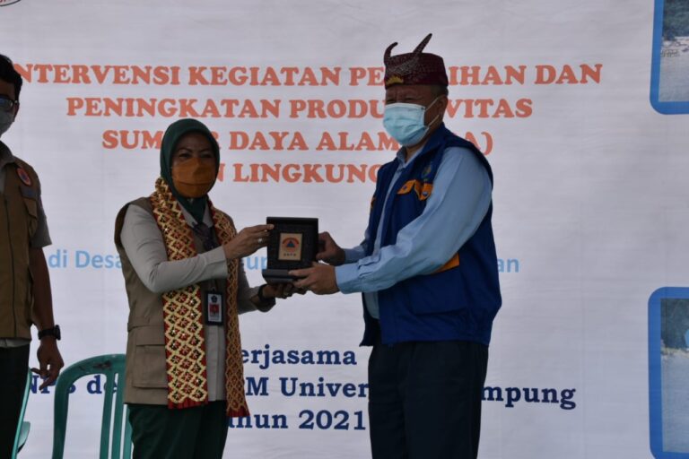 Peduli Pemulihan Lingkungan Desa Terdampak Tsunami, LPPM Beri Pendampingan