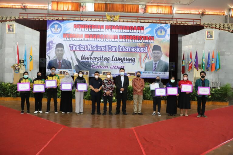 228 Mahasiswa Berprestasi Unila Dapat Reward Senilai Total Rp764 Juta
