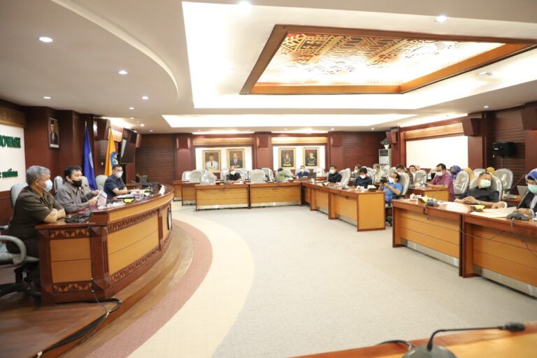 Rektor Pimpin Rakor Persiapan PTM dan Wisuda Luring