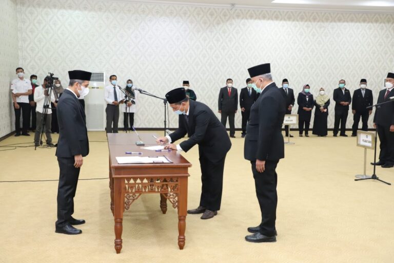 Rektor Lantik Tiga Wakil Dekan Fakultas Teknik