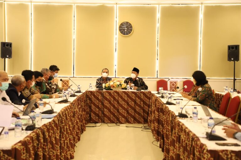 Benchmarking PBJ, Rektor dan Jajaran Kunjungi UT