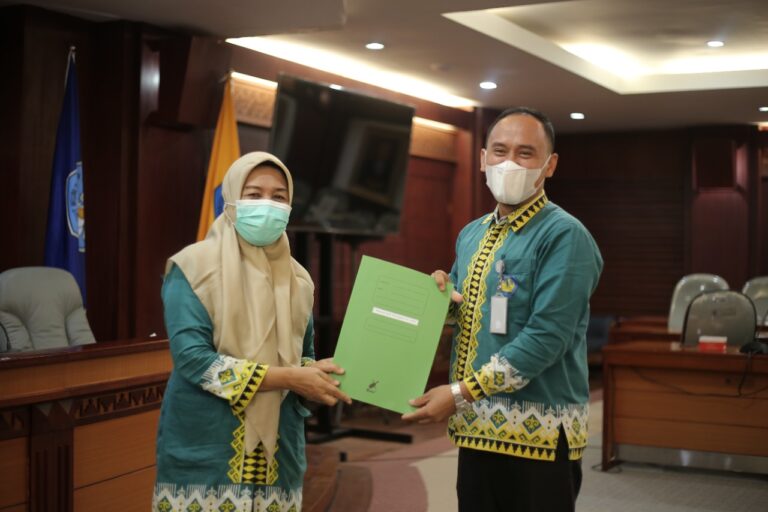 Penyerahan SK Mutasi bagi 3 Koordinator dan 13 Subkoordinator