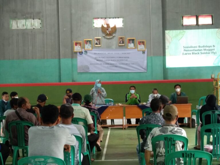 Mahasiswa KKN Sosialisasikan Pembuatan Pakan Alternatif