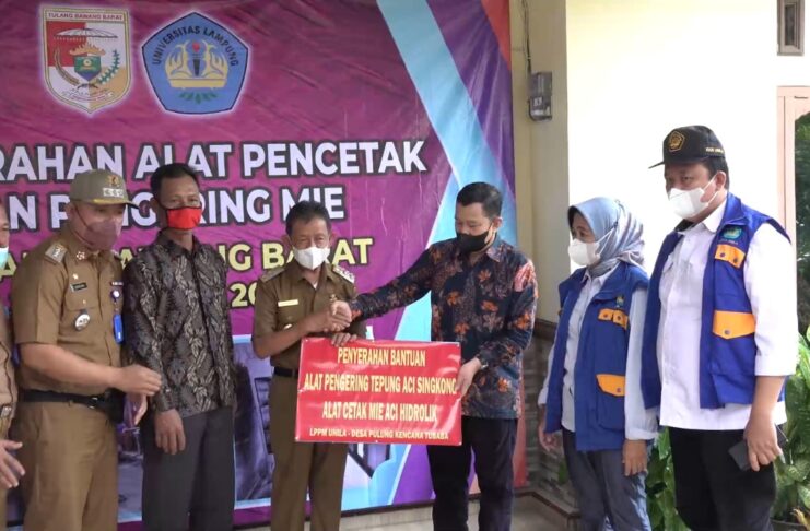 Unila Serahkan Alat Inovasi Bantu Warga Tubaba