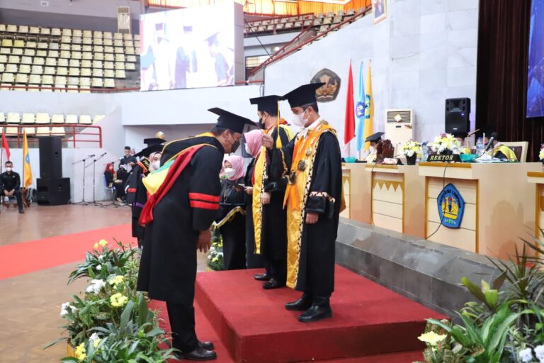 Unila Mewisuda 1.025 Orang Hari Ini